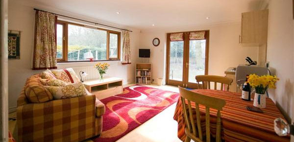 Sutton Hoo Hideaway - Living Room
